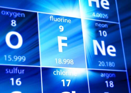 Schéma de la molécule de fluor, avec ses liaisons et atomes, pour illustrer les substances chimiques persistantes.