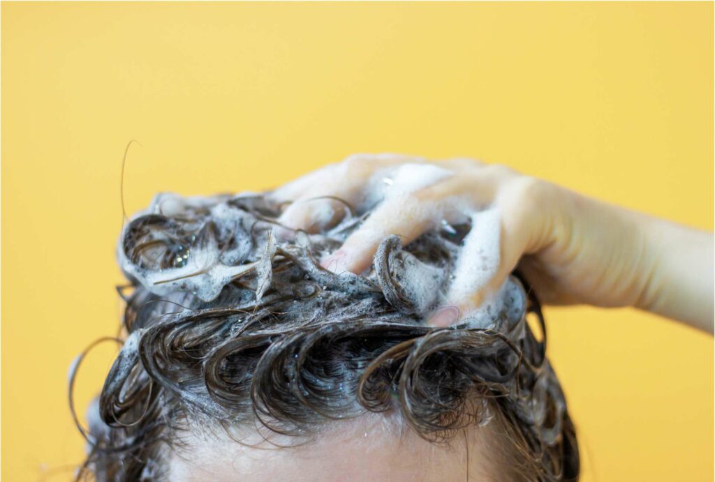 Soin capillaire avec shampoing, visuel cosmétique cheveux